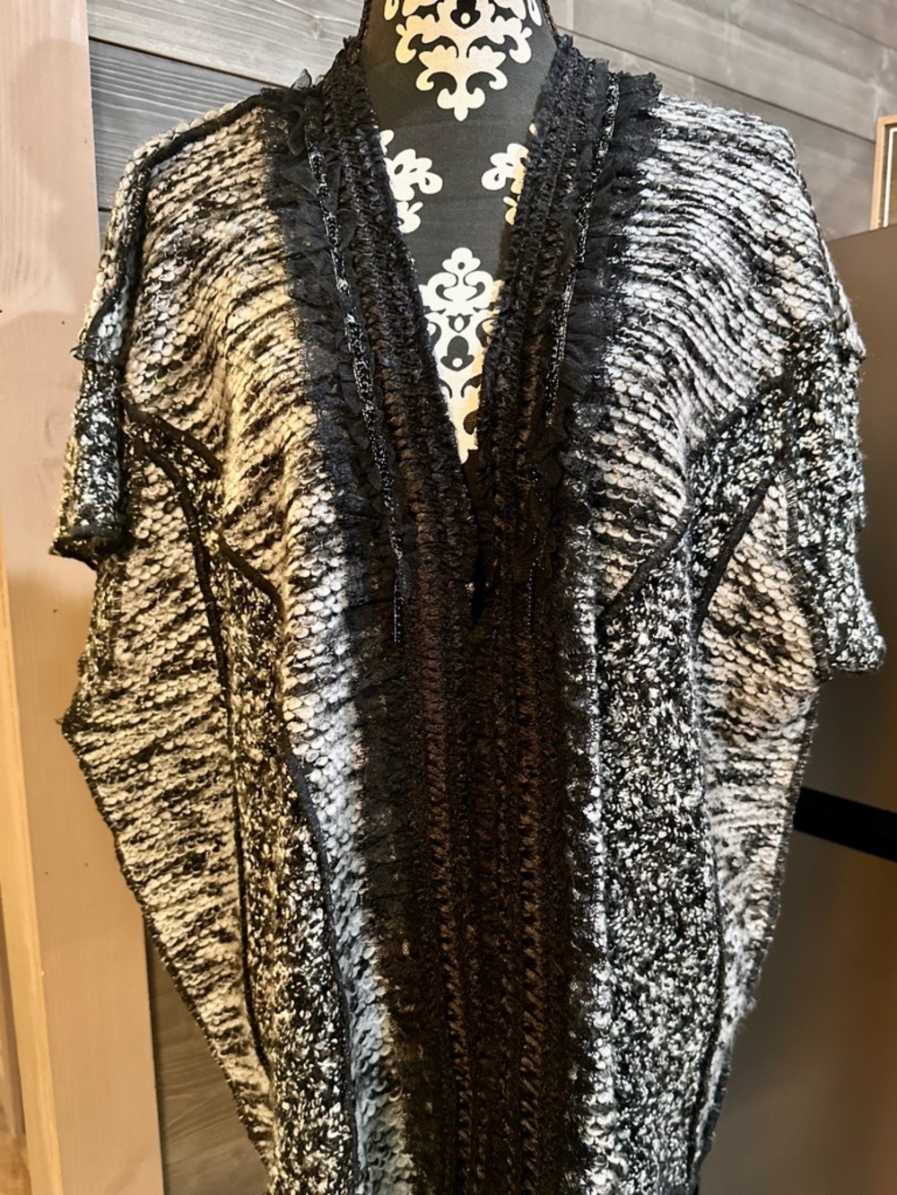 Dolce Cabo Open-Front Black & White Women's Sweater size L/XL